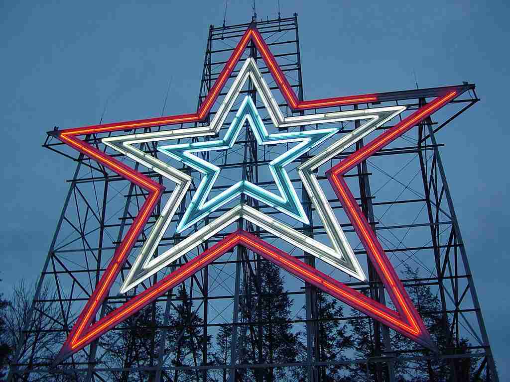 Roanoke’s Mill Mountain Star: An Enduring Beacon