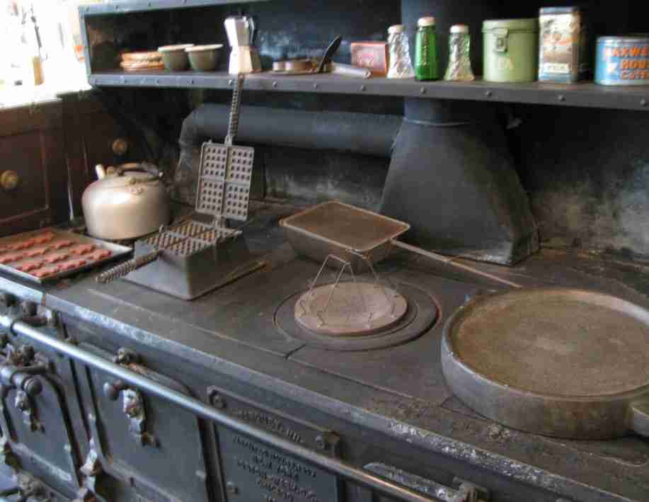 Cast iron cooking stove