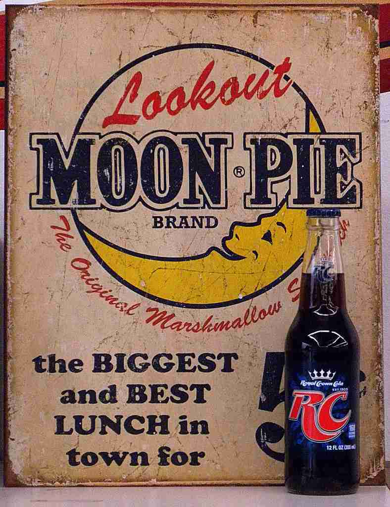 Lookout brand moon pie