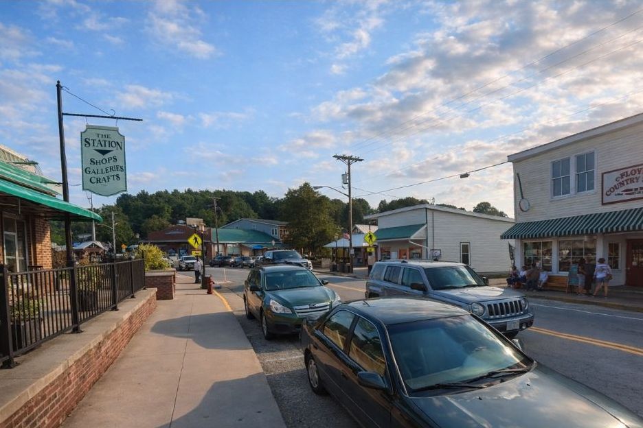 Floyd, Virginia, late afternoon as Friday night activity begins to build
